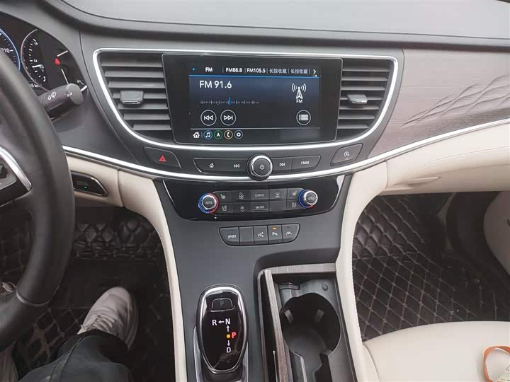 Photo 6 - Buick LaCrosse