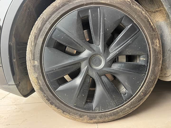 Photo 5 - Tesla Model Y