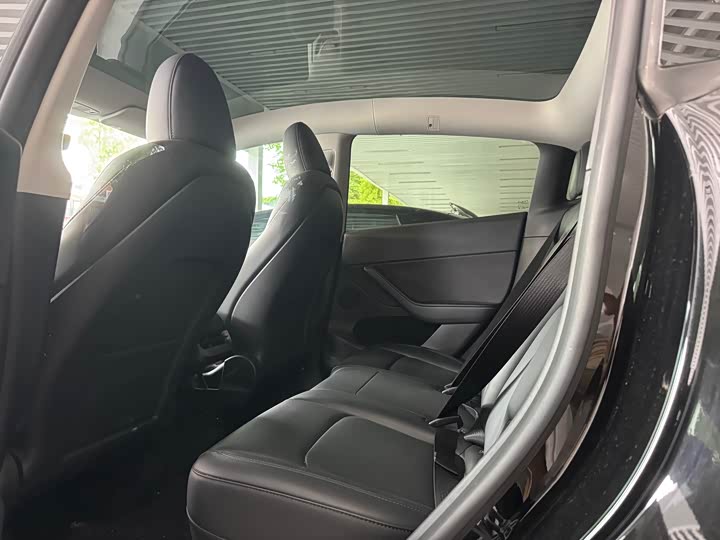 Photo 8 - Tesla Model Y