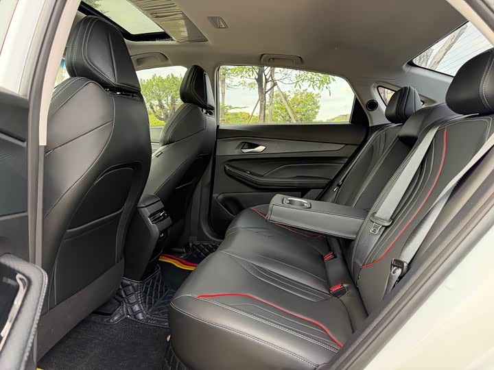 Фото 9 - Geely Binrui