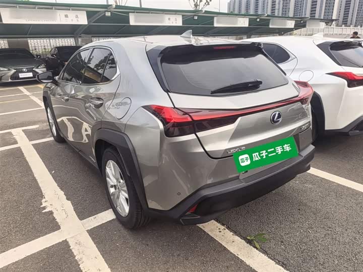Lexus UX 2022 2022款 260h 探·趣版