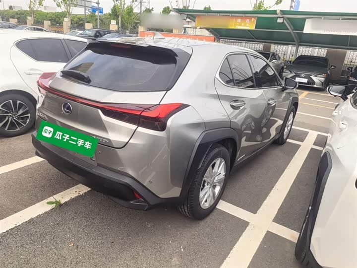 Lexus UX 2022 2022款 260h 探·趣版