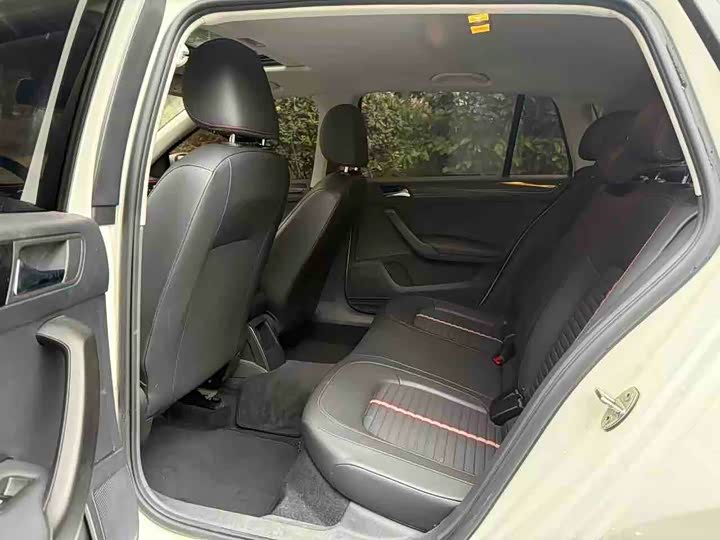 Фото 6 - Skoda Rapid Spaceback