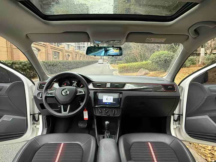 Фото 8 - Skoda Rapid Spaceback