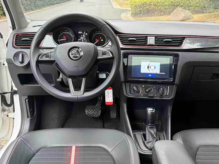 Фото 9 - Skoda Rapid Spaceback