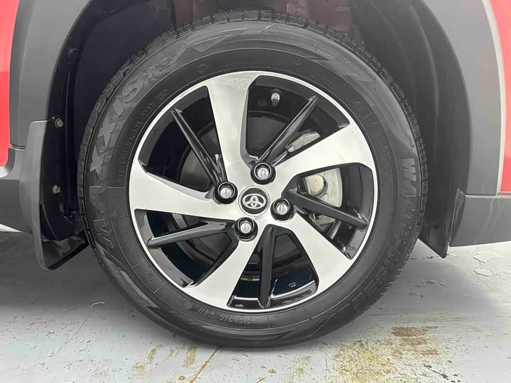 Photo 8 - Toyota Yaris L Hatchback