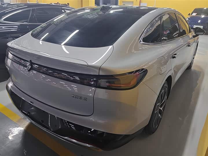 Baojun Xiangjing 2025 2025款 插混 140km专车版