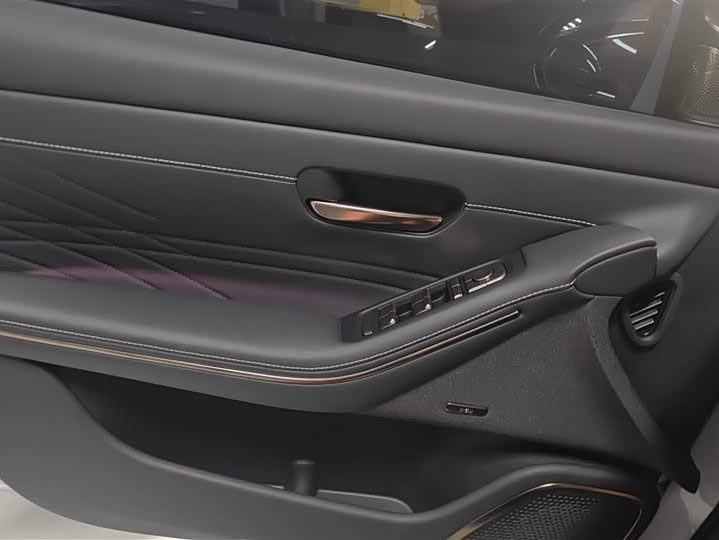 Baojun Xiangjing 2025 2025款 插混 140km专车版
