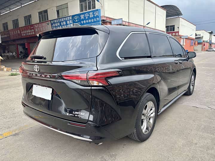 Toyota Sienna 2024 2024款 2.5L混动 四驱尊贵版