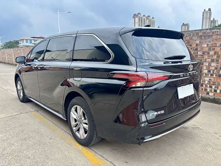 Toyota Sienna 2024 2024款 2.5L混动 四驱尊贵版