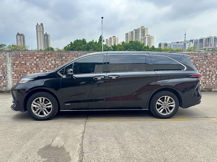 Toyota Sienna 2024 2024款 2.5L混动 四驱尊贵版