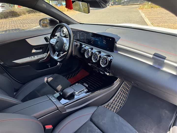 Фото 2 - Mercedes-Benz CLA-Class