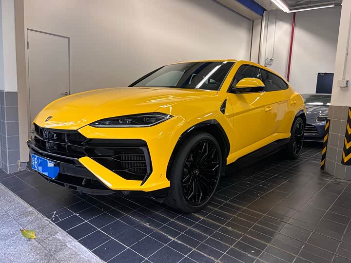 2025 Lamborghini Urus SE
