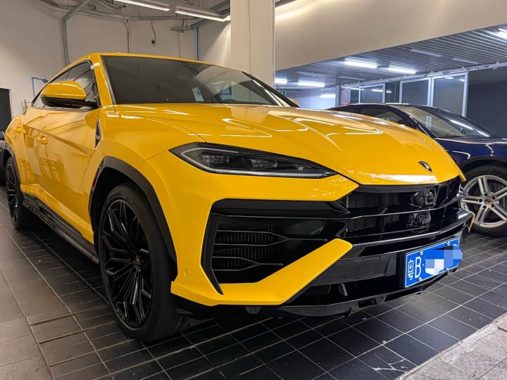 2025 Lamborghini Urus SE