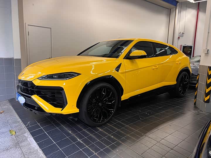 2025 Lamborghini Urus SE