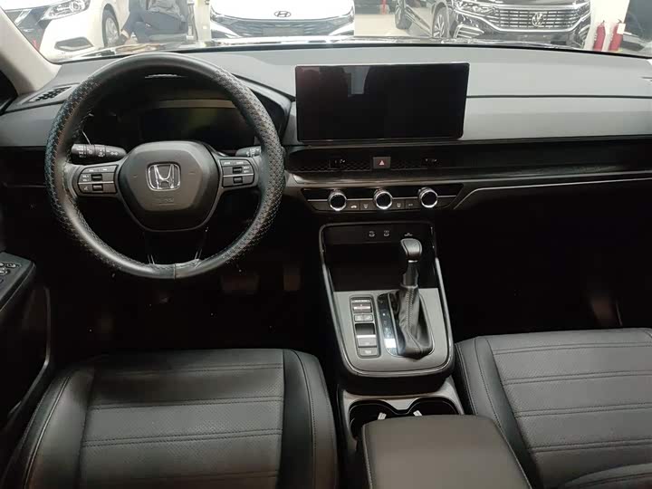 Honda CR-V 2026 2026款 全球30年荣耀款 240TURBO 两驱活力版