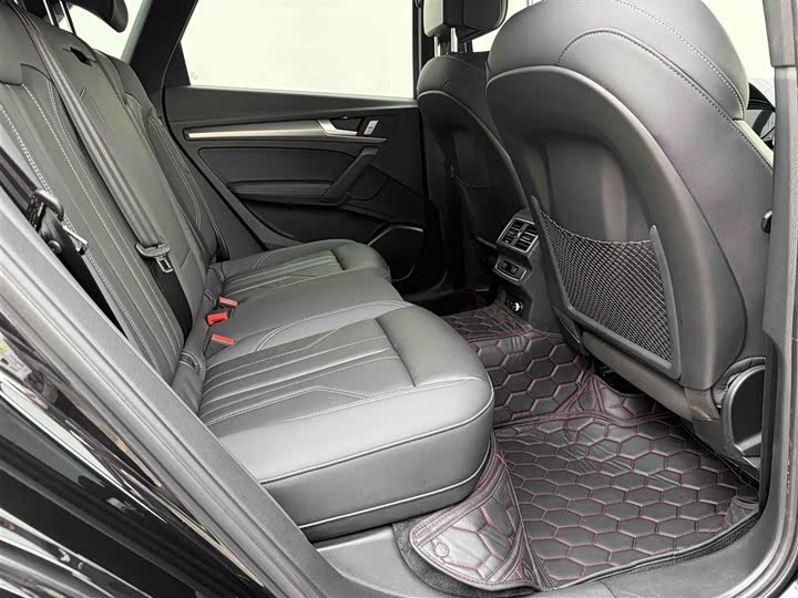 Фото 7 - Audi Q5L