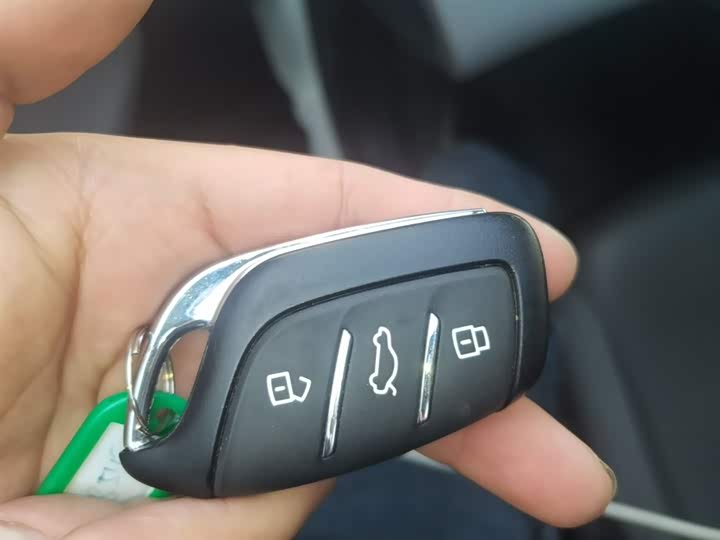 Roewe D6 2025 2025款 450km 优享版