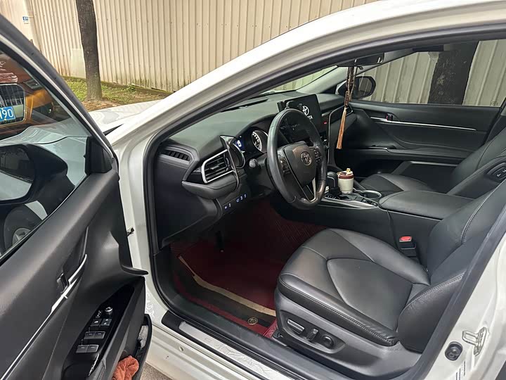 Фото 3 - Toyota Camry
