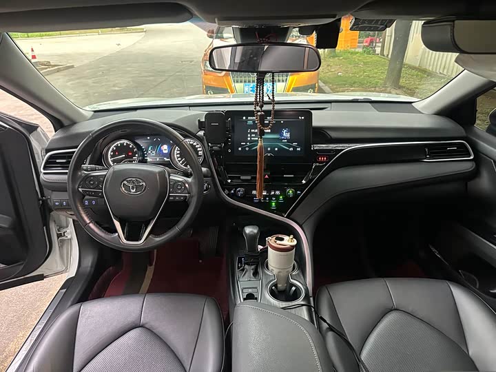 Фото 5 - Toyota Camry