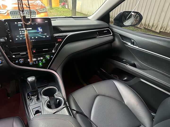 Фото 6 - Toyota Camry