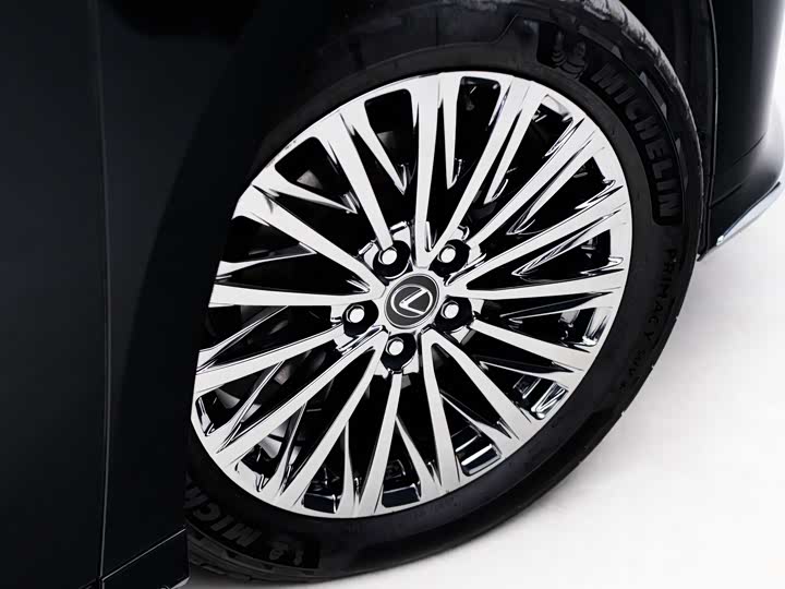 Фото 5 - Lexus LM
