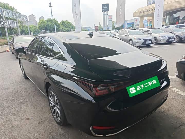 Фото 5 - Lexus ES