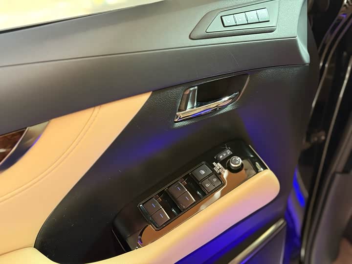Фото 7 - Toyota Alphard