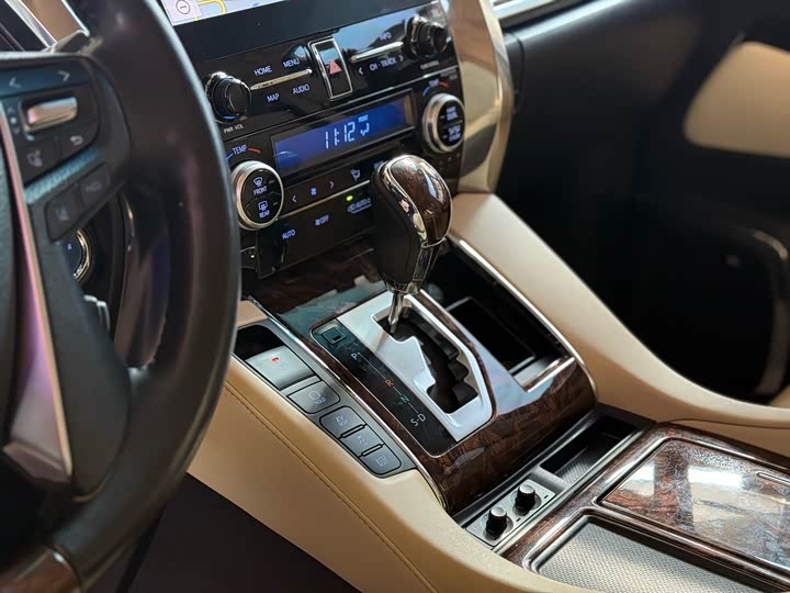 Фото 9 - Toyota Alphard