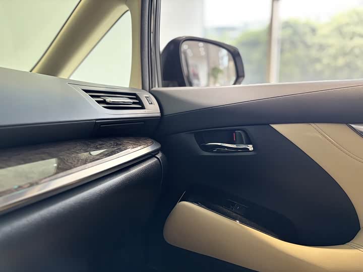Фото 9 - Toyota Vellfire