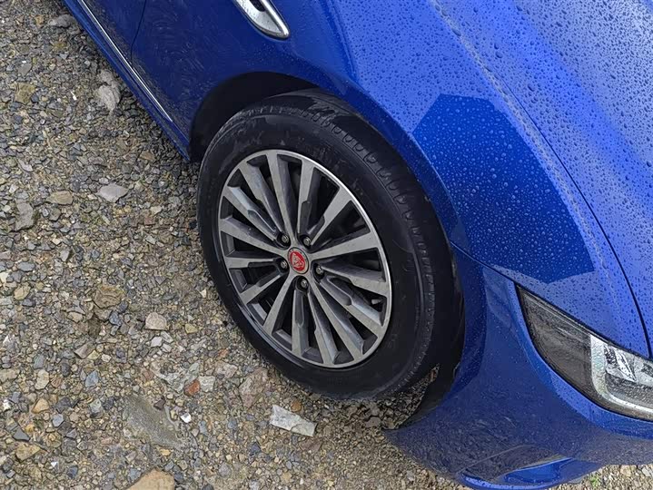 Фото 6 - Jaguar XE L