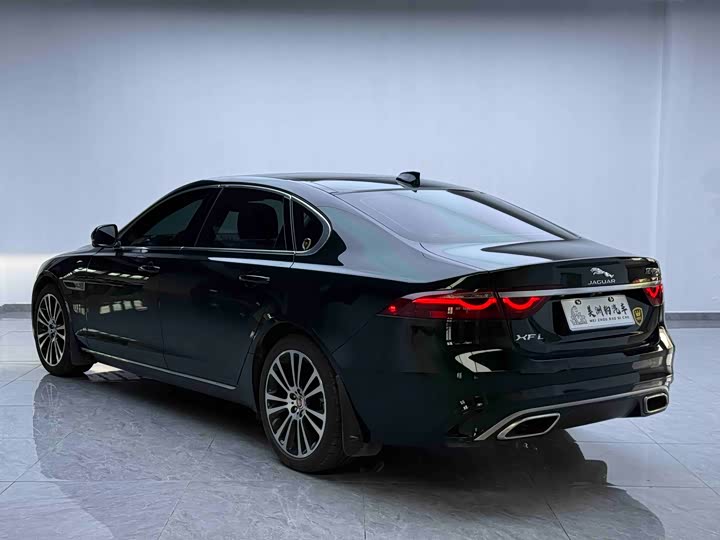 Jaguar XF L 2025 2025款 2.0T P250 两驱尊享豪华版
