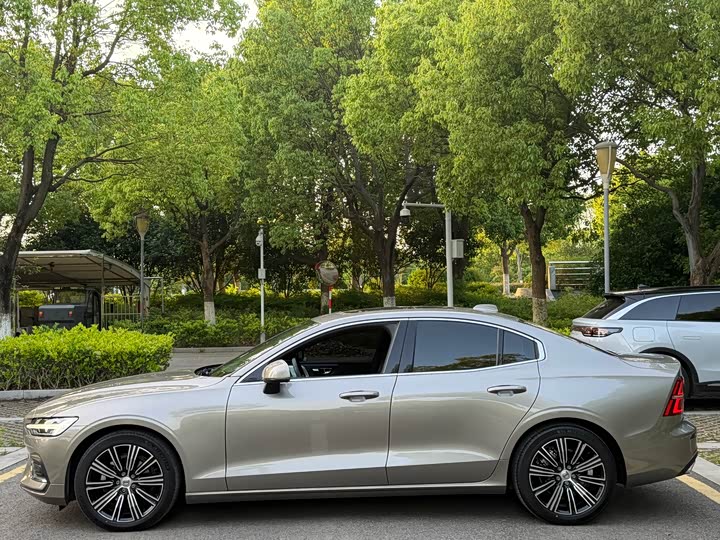Фото 4 - Volvo S60