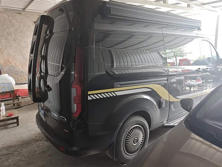 2024 Ford Tourneo