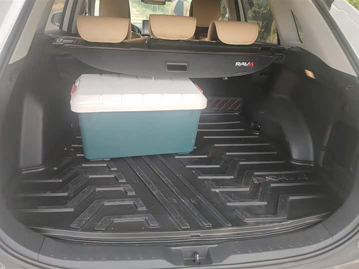 Photo 4 - Toyota RAV4