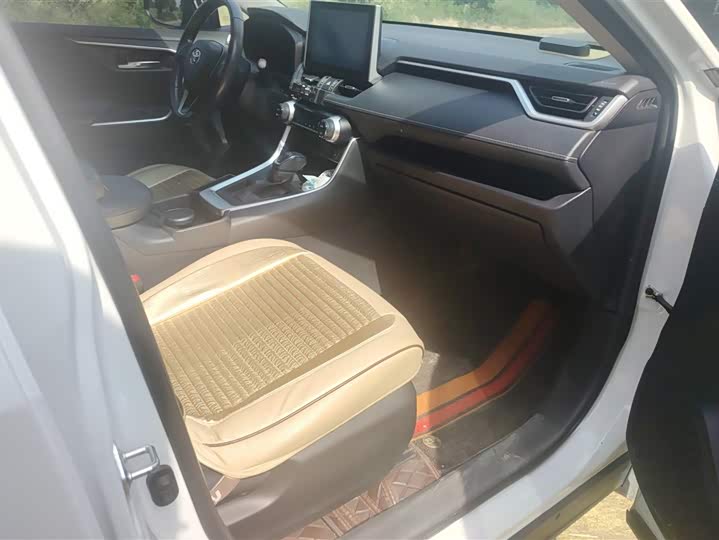 Photo 8 - Toyota RAV4