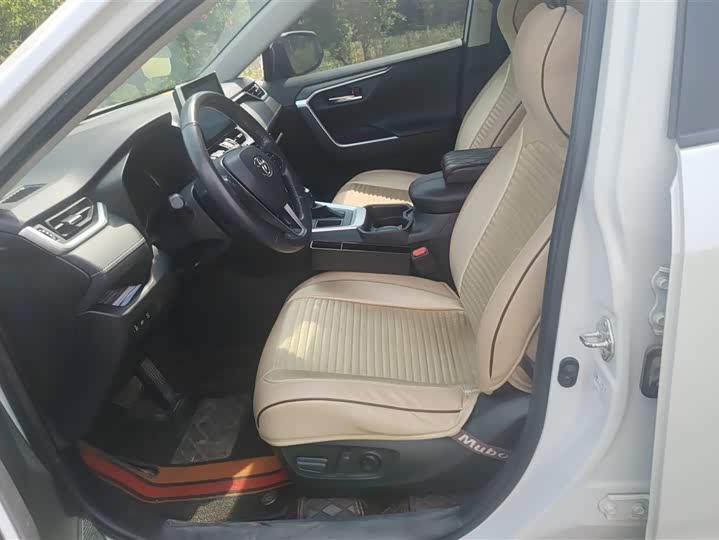 Photo 9 - Toyota RAV4