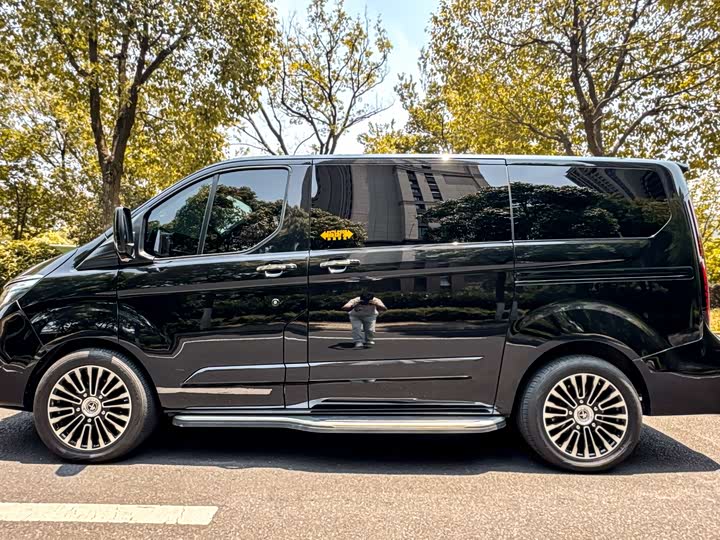 Ford Tourneo 2024 2024款 2.0T 自动致尊Plus版