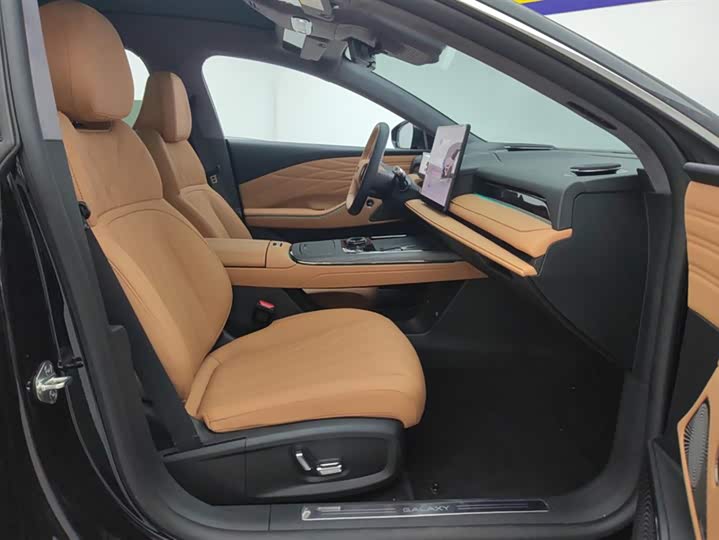 Geely Galaxy Starshine 8 EM-i 2025 2025款 130km EM-i 旗舰版