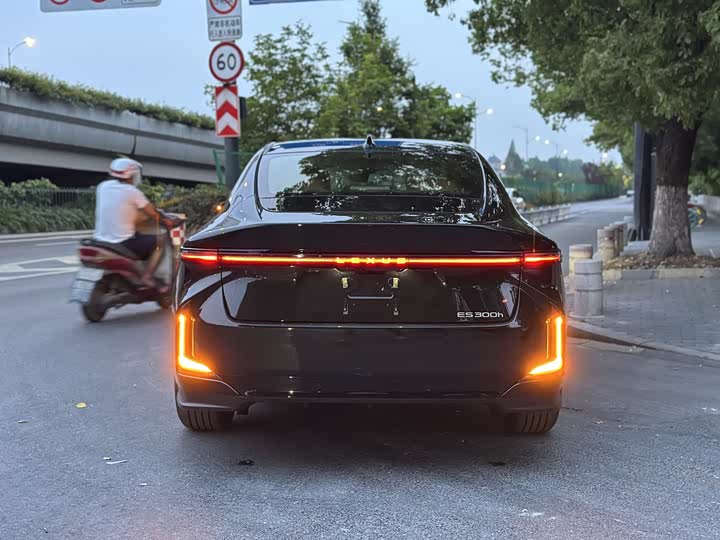 2026 Lexus ES