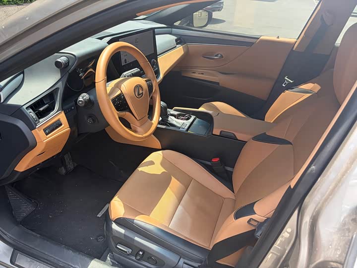Фото 2 - Lexus ES