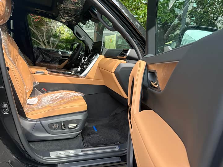 2025 Lexus LX
