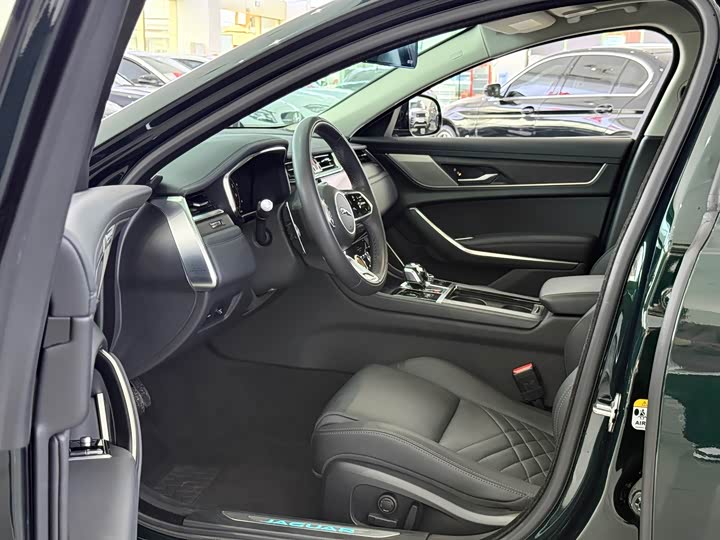 Zdjęcie 4 - Jaguar XF L