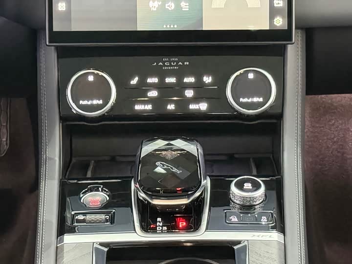 Zdjęcie 9 - Jaguar XF L