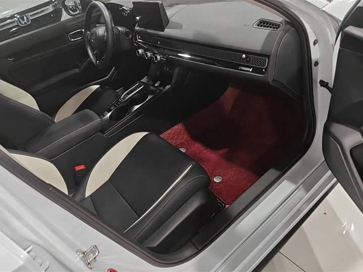Фото 8 - Honda Civic
