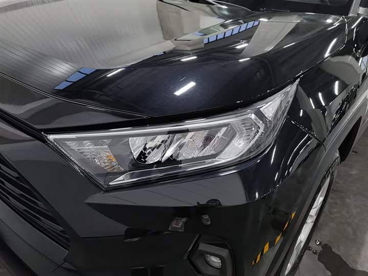 Photo 7 - Toyota RAV4