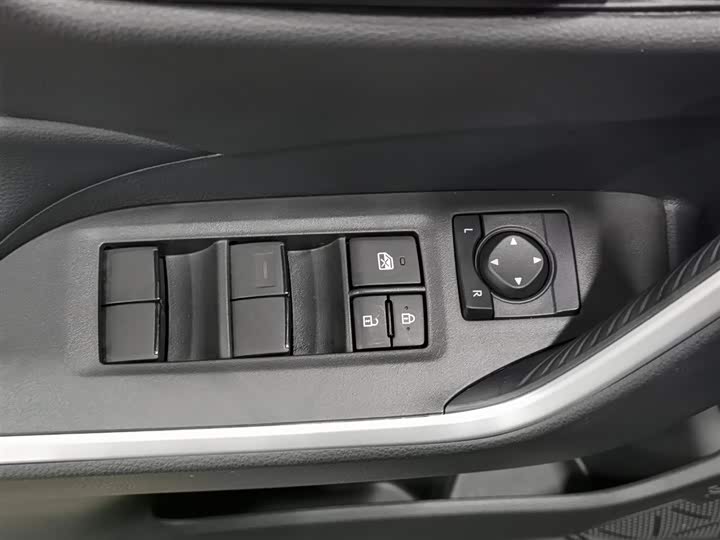 Photo 9 - Toyota RAV4
