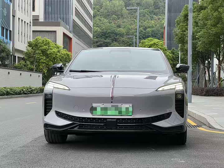 2025 Hongqi EH7