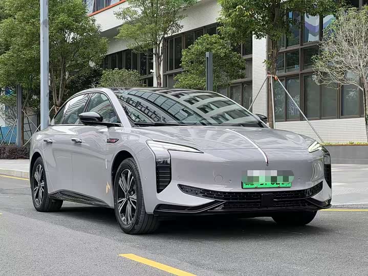 2025 Hongqi EH7