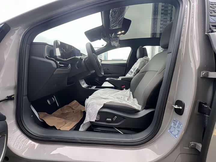 2025 Hongqi EH7